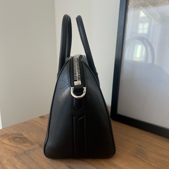 Givenchy Mini Antigona Bag in grained leather - Picture 6 of 16